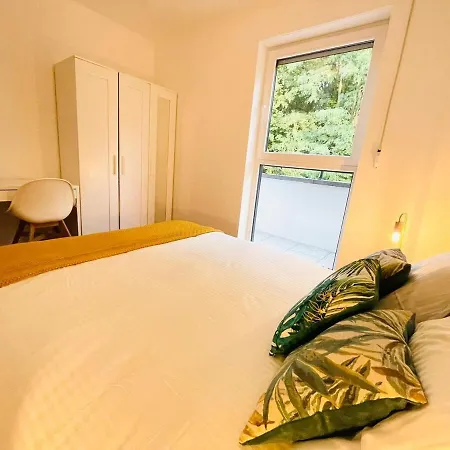 Sunny 2br W Private Terrace&secure Parking Apartamento