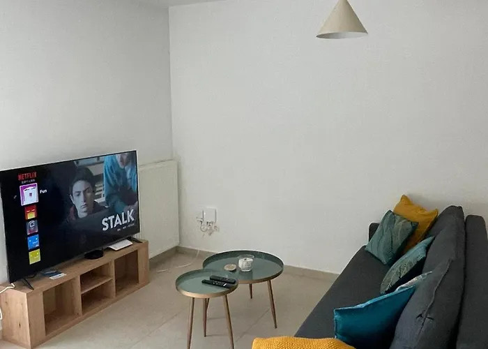 Sunny 2br W Private Terrace&secure Parking Appartement *