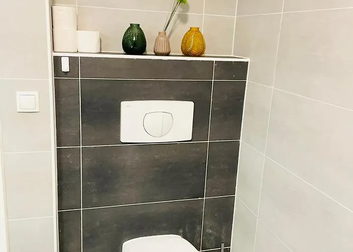 Sunny 2br W Private Terrace&secure Parking